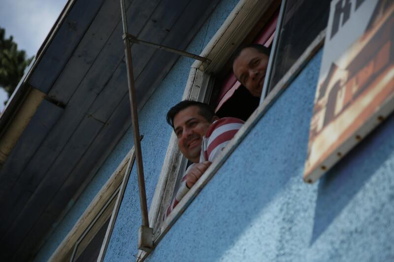 Personas mirando por la ventana, Cartagena