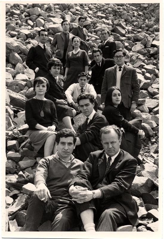 Fotografía del elenco de Los invasores