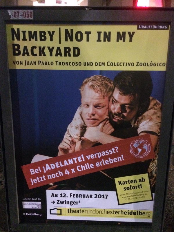 Fotografía afiche promocional  temporada de NIMBY Theater und orchester
