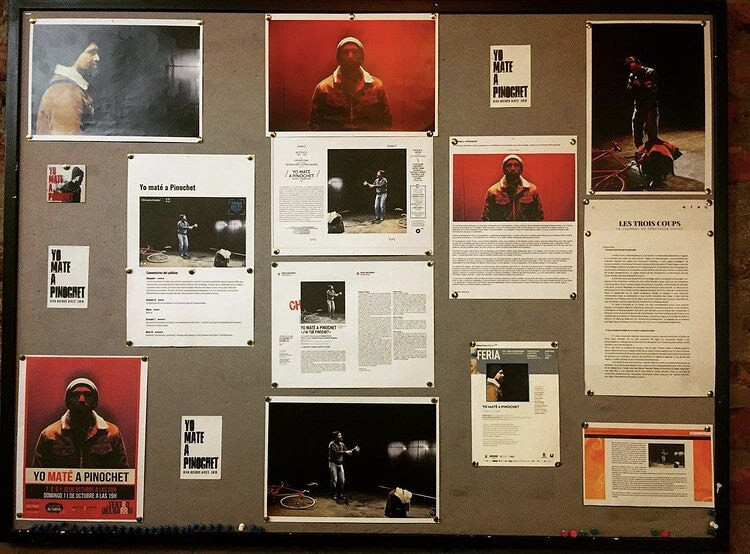 Diario mural Teatro La Memoria para las funciones de Yo maté a Pinochet