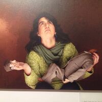 fotografía paulina con muñeco de neruda.JPG