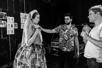 Fotografía prueba de vestuario personaje Reina de España, para Tragicomedia del Ande