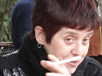 Retrato a Maha con cigarro